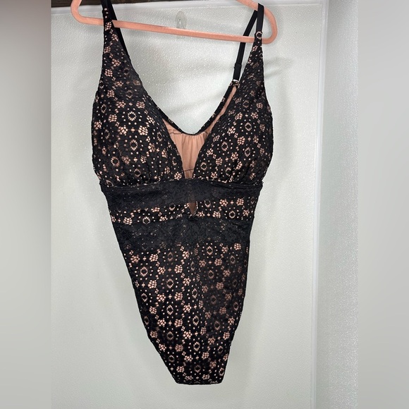 Swimsuits for All Black Lace V Plunge One Piece Swimsuit Size 20 - Picture 3 of 8